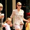 Heidi Klum et sa mère Erna Klum amènent les enfants Leni, Johan et Henry au parc à New York le 25 juin 2011