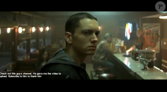 Eminem dans le clip de Space Bound