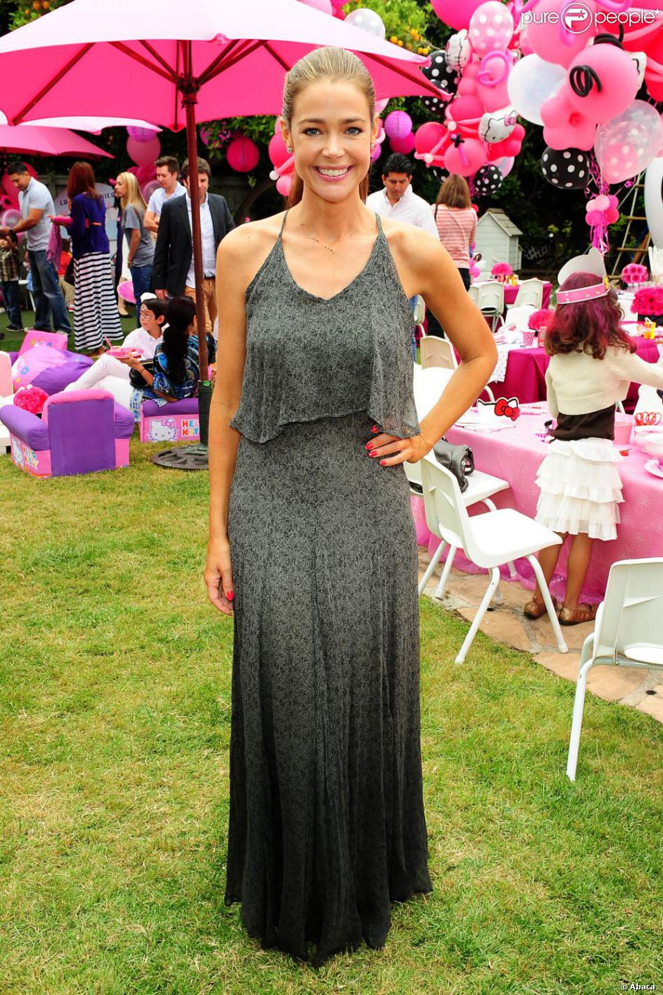 Denise Richards Lors De L Incroyable Fete D Anniversaire Speciale Hello Kitty Pour Les Trois Ans De Stella Mcdermott Le 11 Juin 2011 A Los Angeles Purepeople