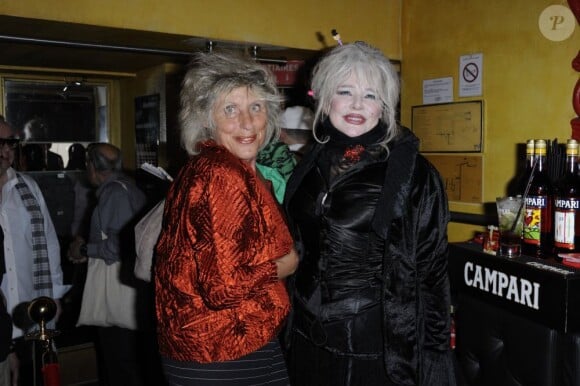 Catherine Lachens et Armande Altai lors du 75e anniversaire de la célèbre boîte de nuit le Balajo à Paris le 27 juin 2011