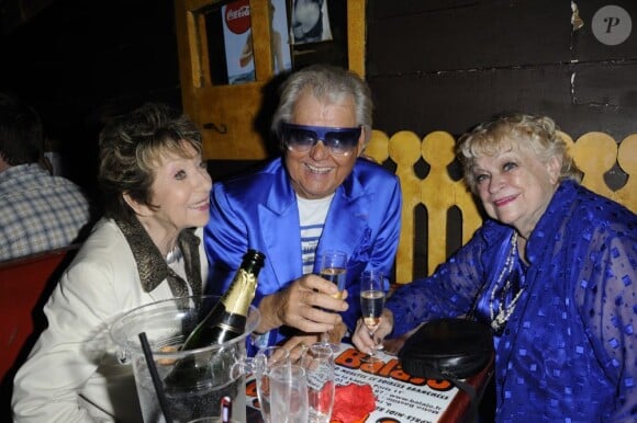 Michou, Perrette Souplex et Marthe Mercadier lors du 75e anniversaire de la célèbre boîte de nuit le Balajo à Paris le 27 juin 2011