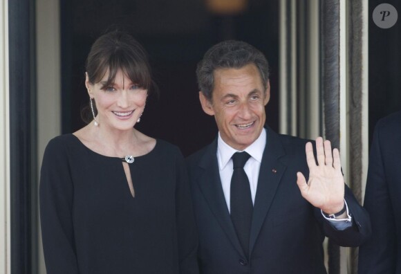 Carla Bruni-Sarkozy affiche discrètement sa grossesse lors du sommet du G8 à Deauville, le 26 mai 2011