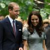 Le prince William et Catherine, duchesse de Cambridge, ont respecté la tradition en plantant un arbre, symbole d'amour, à Ottawa, au Canada, le 2 juillet 2011