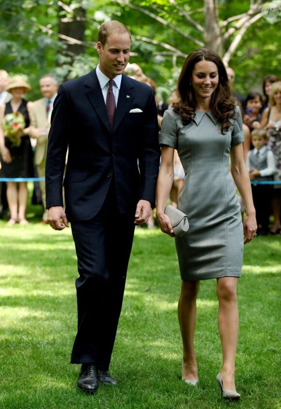 Le prince William et Catherine, duchesse de Cambridge, ont respecté la tradition en plantant un arbre, symbole d'amour, à Ottawa, au Canada, le 2 juillet 2011