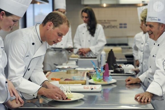 Le prince William et son épouse Kate jouent les chefs cuisiniers à l'Institut de tourisme et d'hôtellerie du Québec (ITHQ), le 2 juillet 2011