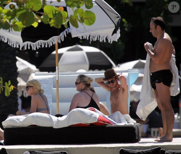 Pour ses 25 ans, Lindsay Lohan a eu un beau cadeau : son papa lui a offert des vacances au Costa Riva avec toute la famille. 