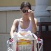 Rachel Bilson toujours hyper lookée même pour aller faire ses courses au supermarché. Los Feliz, 8 juillet 2011