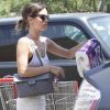 Rachel Bilson toujours hyper lookée même pour aller faire ses courses au supermarché. Los Feliz, 8 juillet 2011