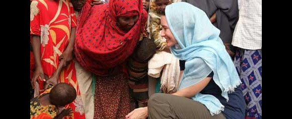 Kristin Davis a récemment fait un voyage dans un camp de réfugiés au Kenya