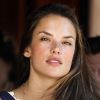 Le mannequin brésilien Alessandra Ambrosio profite du soleil à New York. Le 13 juillet 2011.