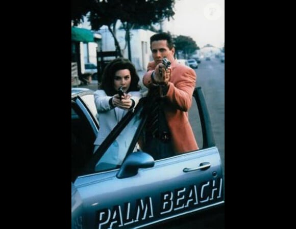 Rob Estes et Mitzi Kapture, armes à la main, dans les dessous de Palm Beach !