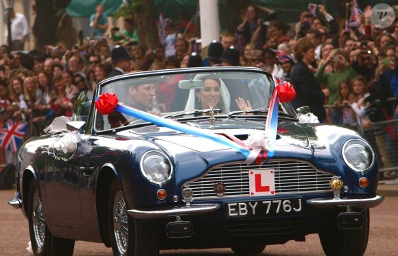 Kate Middleton ne conduit plus sa Golf bleu indigo depuis un certain temps, mais le véhicule va faire un heureux : son actuel propriétaire, qui l'a rachetée en 2009, va la revendre au minimum 15 fois le prix qu'il l'a payée !