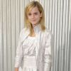 Pas encore femme, plus vraiment fillette... Emma Watson trouve avec justesse comment s'habiller lors d'évènement VIP sans tomber dans le vulgaire ni dans le style mémé ! Paris, 3 octobre 2008