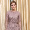 Emma Watson a tout d'une grande. Elle affirme son bon goût pour la mode avec une robe chic et élégante. 