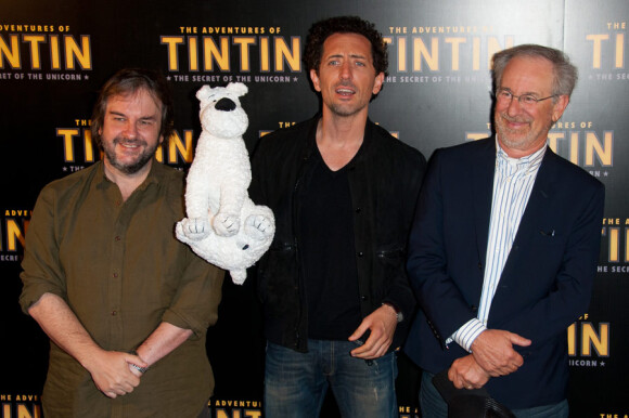 Peter Jackson, Gad Elmaleh et Steven Spielberg lors du photocall du film Les Aventures de Tintin et le Secret de la Licorne à Paris au Royal Monceau le 19 juillet 2011