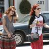Les filles de Bruce Willis et de Demi Moore, Rumer Willis et Tallulah Belle, se promènent le 15 juillet 2011 dans les rues de Beverly Hills