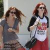 Les filles de Bruce Willis et de Demi Moore, Rumer Willis et Tallulah Belle, se promènent le 15 juillet 2011 dans les rues de Beverly Hills. L'aînée est fière et droite, l'autre plus baba-cool