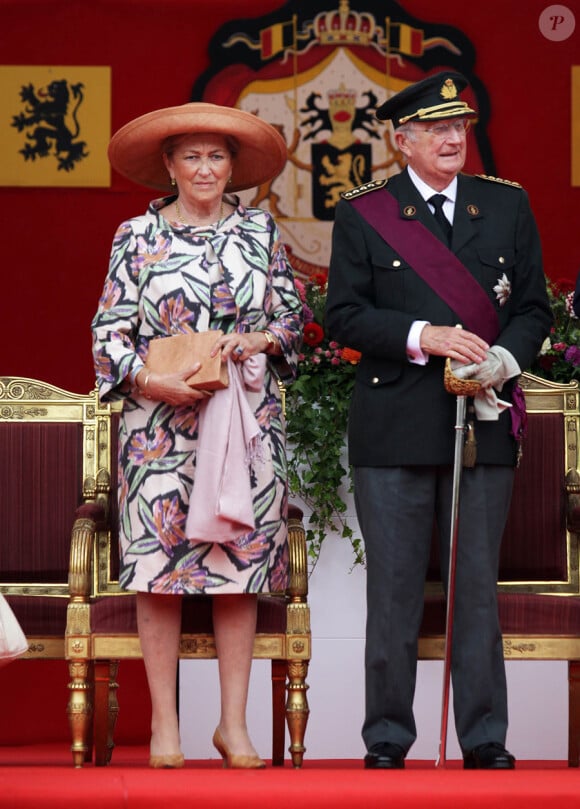 La reine Paola et le roi Albert II lors des défilés de la fête nationale de Belgique, à Bruxelles le 21 juillet 2011