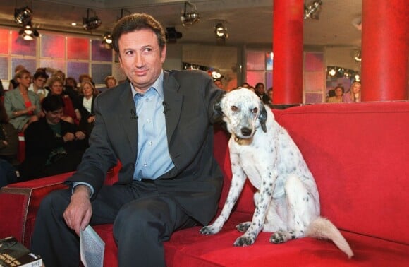 Michel Drucker et sa chienne Olga en janvier 2000