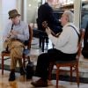 Woody Allen joue de la clarinette dans son hôtel à Rome où il tourne le film Bop Decameron, le 23 juillet 2011 : ambiance jazzy !