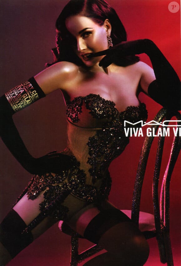 La célèbre pin-up Dita Von Teese a été en 2008 le visage de la campagne Viva Glam par M.A.C.