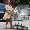 Rebecca Gayheart se rend dans un supermarché à Los Angeles, le 30 juillet 2011 : elle est superbe dans sa robe d'inspiration salve !