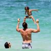 Adriana Lima en vacances à Miami avec son époux et sa fille Valentina le 31 juillet 2011