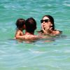 Adriana Lima en vacances à Miami avec son époux et sa fille Valentina le 31 juillet 2011