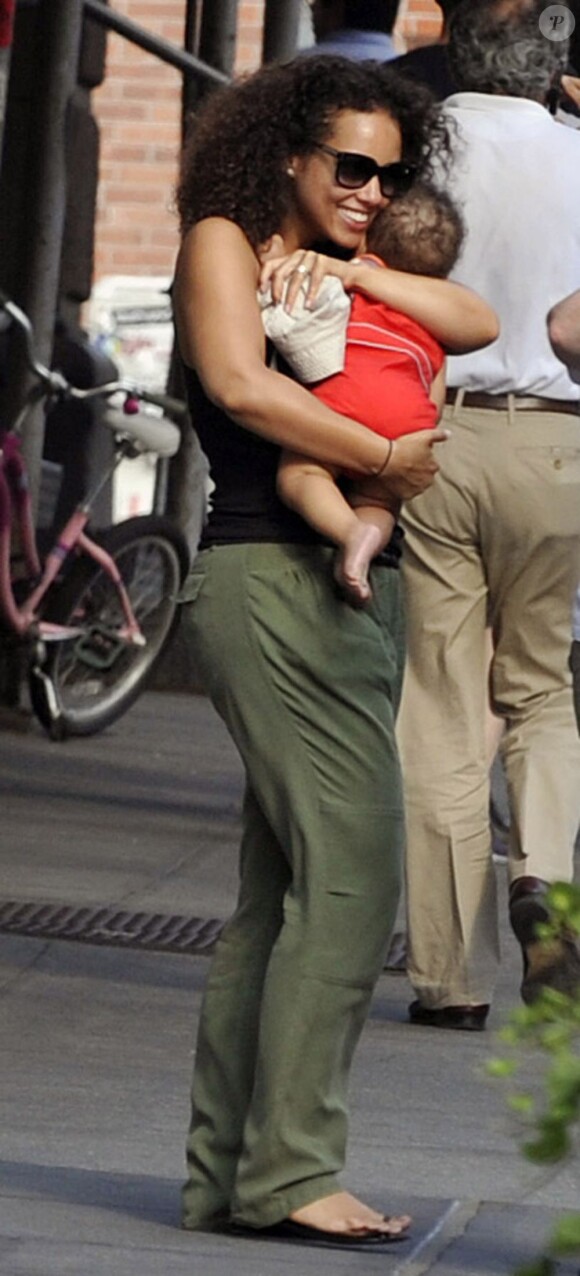 Alicia Keys et son fils Egypt dans New York le 12 juillet 2011