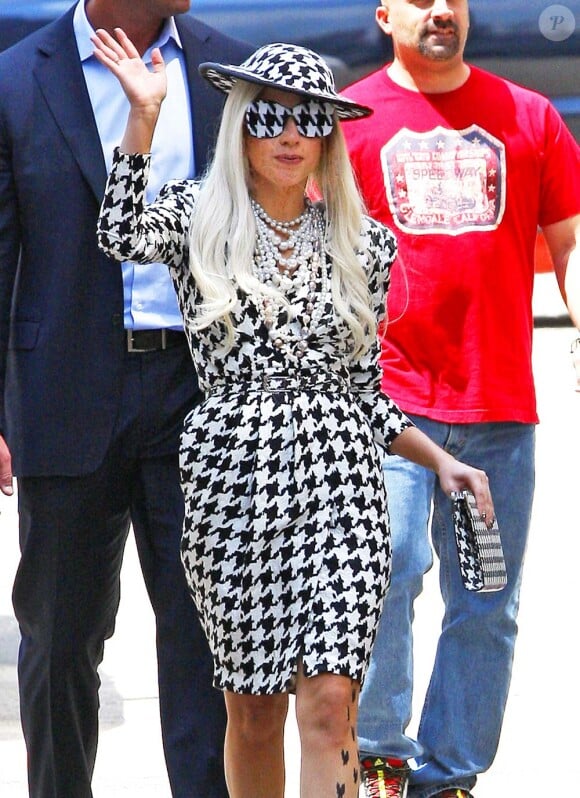Lady Gaga à la sortie de l'émission The View, à Los Angeles, le 1er août 2011.