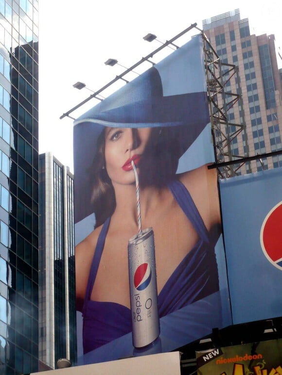 Sofia Vergara s'affiche dans une publicité Pepsi sur les buildings de New York, le 21 avril 2011.