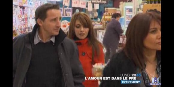 Philippe et Nina dans l'épisode de L'Amour est dans le Pré, diffusé le lundi 18 juillet 2011.