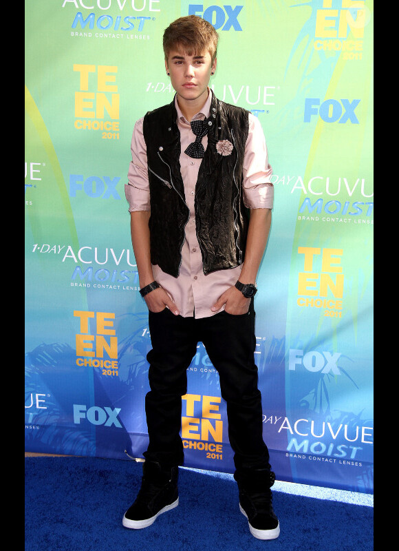 Justin Bieber a été récompensé lors de la cérémonie des Teen Choice Awards 2011, à Los Angeles, dimanche 7 août 2011.