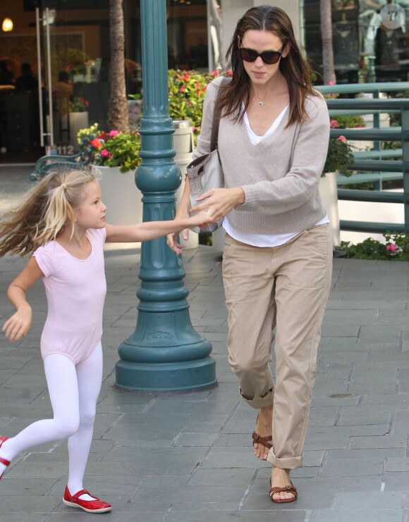 Jennifer Garner a été cherché sa fille Violet à son cours de danse. Los Angeles, 12 août 2011