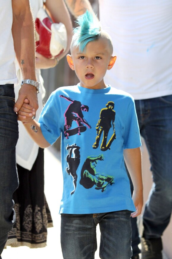 Après sa crête, Kingston, le fils de Gwen Stefani et de Gavin Rossdale, change de coiffure pour arborer la boule à zéro !
