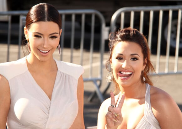 Kim Kardashian et Demi Lovato à la soirée des Do Something Awards à Los Angeles le 14 août 2011