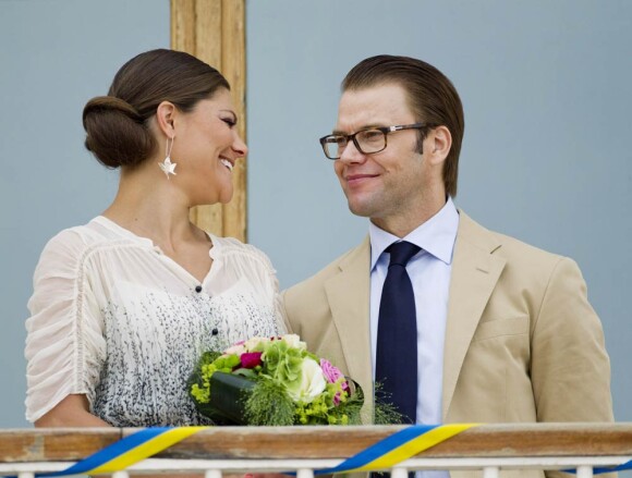 La princesse Victoria et le prince Daniel de Suède attendent leur premier enfant pour mars 2012, selon une annonce faite le 17 août 2011 par le palais royal.