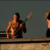 Pour leur nouveau single, The Adventures of Rain Dance Maggie, premier extrait de l'album I'm with you, les Red Hot Chili Peppers s'embarquent dans un clip sans danger : un live sur un toit qui permet de découvrir le nouveau look d'Anthony Kiedis et le petit nouveau, Josh Klinghoffer