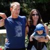 Alanis Morissette et son mari Souleye se promènent à Los Angeles avec leur fils Ever, le 18 août 2011