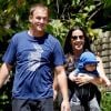 Alanis Morissette et son mari Souleye se promènent à Los Angeles avec leur fils Ever, le 18 août 2011