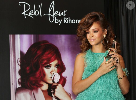 Rihanna était resplendissante en pleine promotion de son parfum Reb'l Fleur, à Londres, le 19 août 2011
