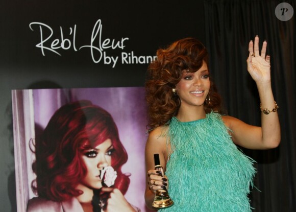 Rihanna avait opté pour une tenue audacieuse en pleine promotion de son parfum Reb'l Fleur, à Londres, le 19 août 2011