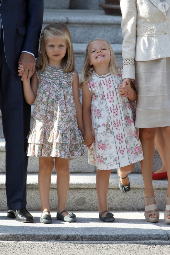 Leonor et Sofia lors de la visite du Pape Benoit XVI au palais de la Zarzuela. Le 19 août 2011