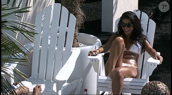 Même sans rien faire, Ayem est une femme sensuelle qui ne laisse aucun garçon indifférent dans Secret Story 5