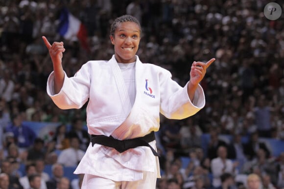 Après avoir survolé la catégorie des -70 kilos qu'elle domine depuis des années, Lucie Décosse a une fois de plus écoeuré tous ses adversaires avant de décrocher un nouveau titre mondial. 