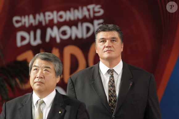 David Douillet, légende du Judo, est venu remettre aux deux françaises championnes du monde leurs médailles d'or