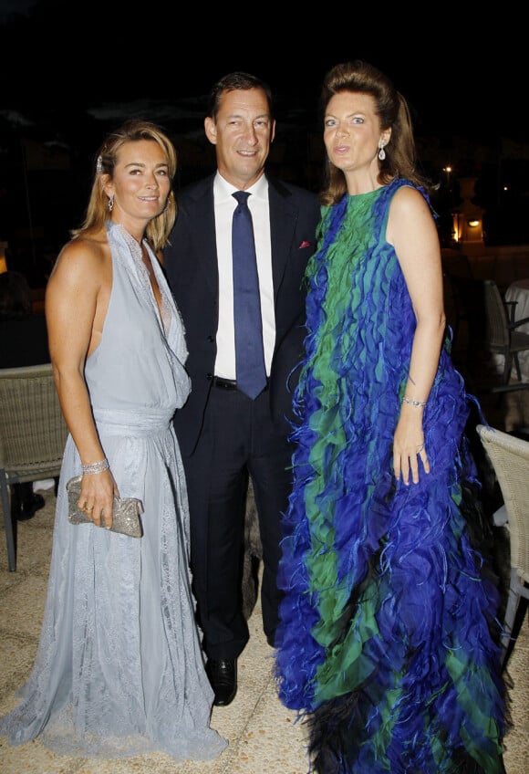 La Baronne Arielle de Rothschild avec Nicolas Bazire et sa femme Fabienne lors du 14e Grand Bal de Deauville organisé au profit de CARE France, le 27 août 2011