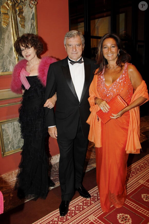 Fanny Ardant avec Sidney et Katia Toledano lors du 14e Grand Bal de Deauville organisé au profit de CARE France, le 27 août 2011