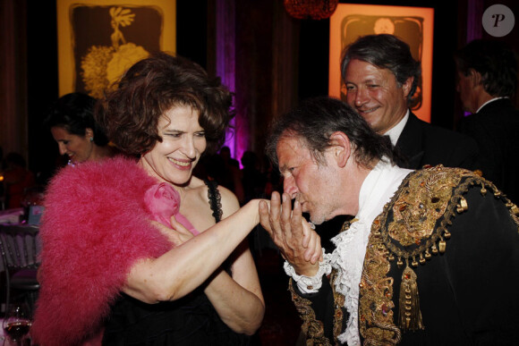 Mario Luraschi et Fanny Ardant lors du 14e Grand Bal de Deauville organisé au profit de CARE France, le 27 août 2011