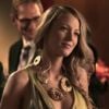 Serena Van Der Woodsen, incarnée par Blake Lively, porte une robe J. Mendel et un collier Susanna Galanis. Elle profite de chaque épisode pour nous surprendre et nous éblouir.